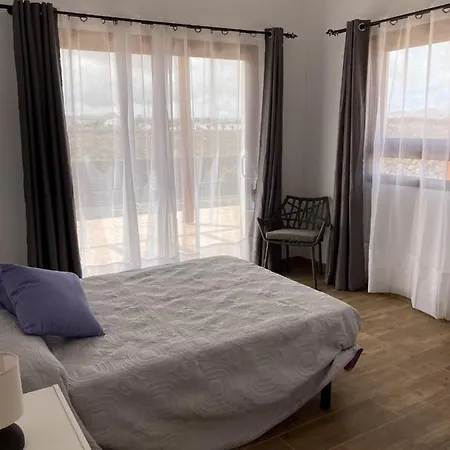 Rosa De La Laguna Villa *