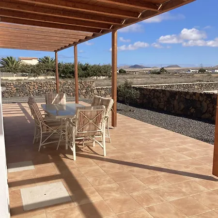 Rosa De La Laguna Lajares