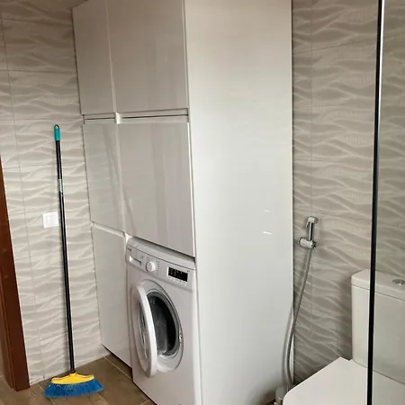 Rosa De La Laguna Villa