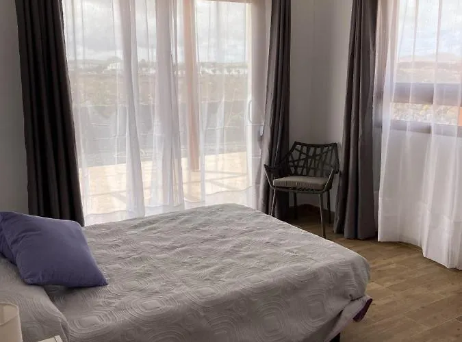 Rosa De La Laguna Villa *