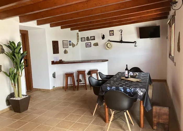 Rosa De La Laguna Villa *