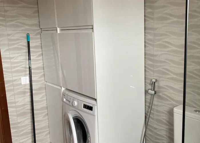 Rosa De La Laguna Villa