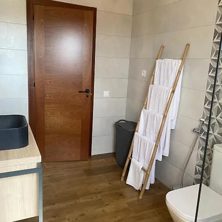 Rosa De La Laguna Villa